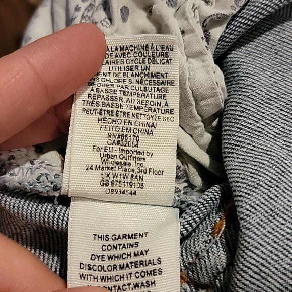 We The Free Raw Hem Avery Bermuda Denim Shorts size 26 - Picture 7 of 8